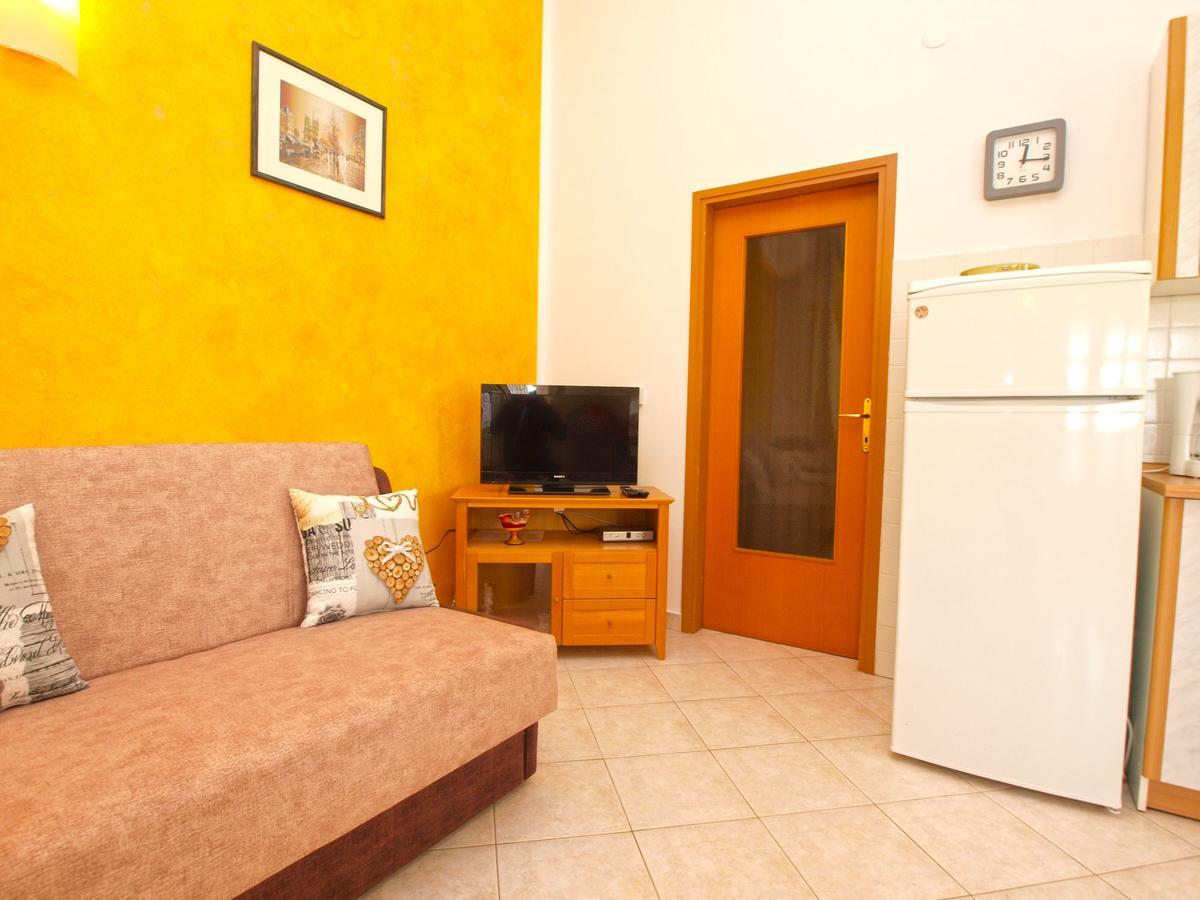 Apartments Iva 1534 พูลา ภายนอก รูปภาพ