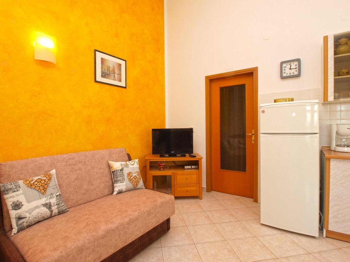 Apartments Iva 1534 พูลา ภายนอก รูปภาพ