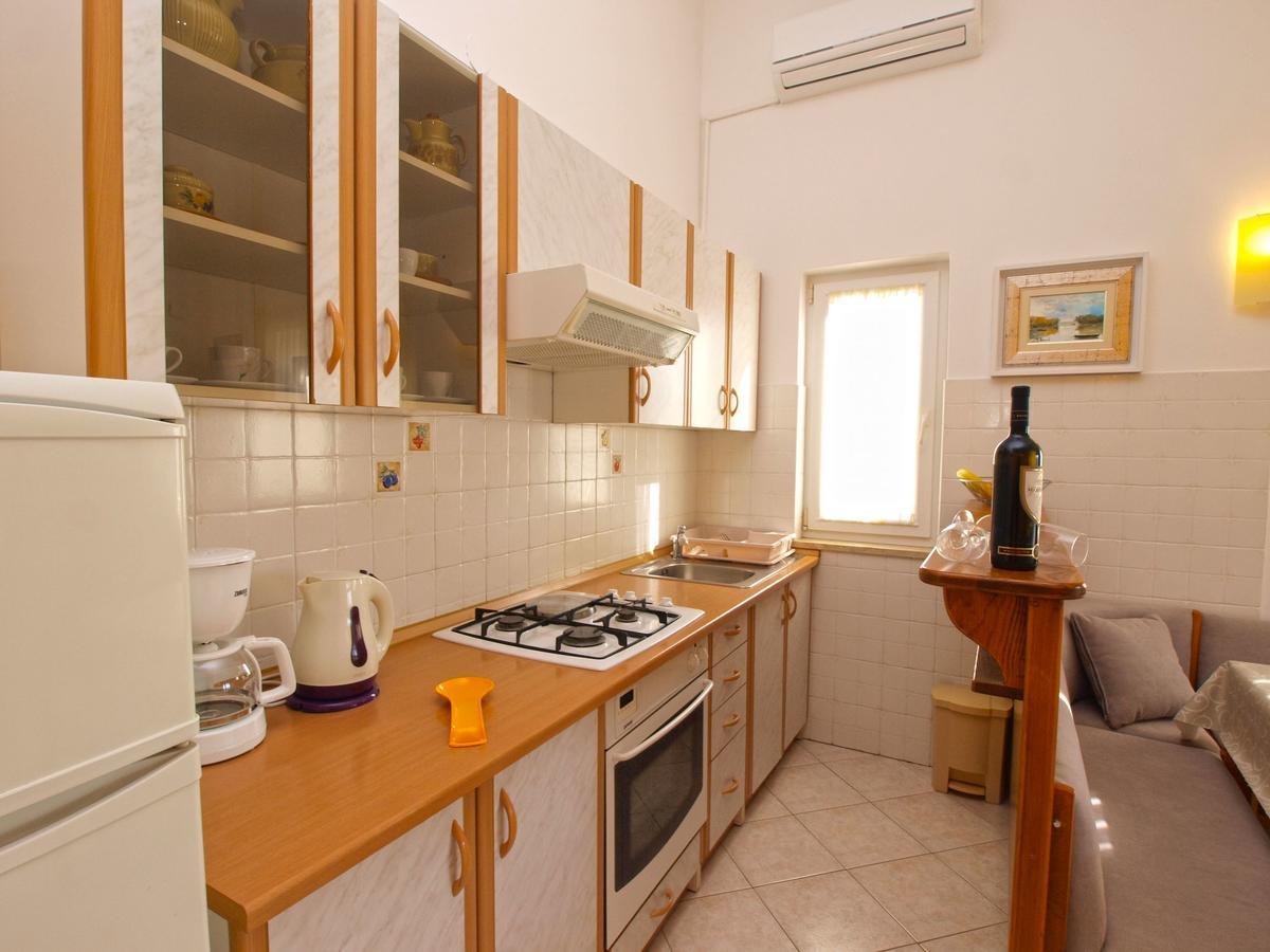 Apartments Iva 1534 พูลา ภายนอก รูปภาพ