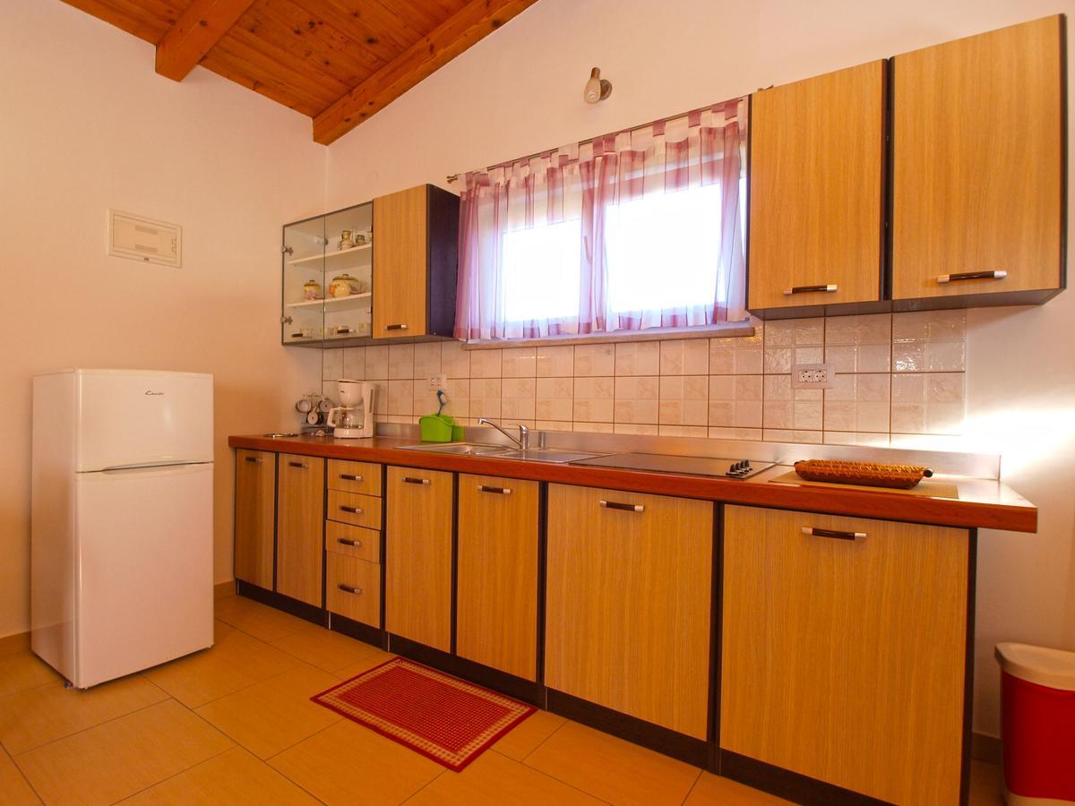 Apartments Iva 1534 พูลา ภายนอก รูปภาพ
