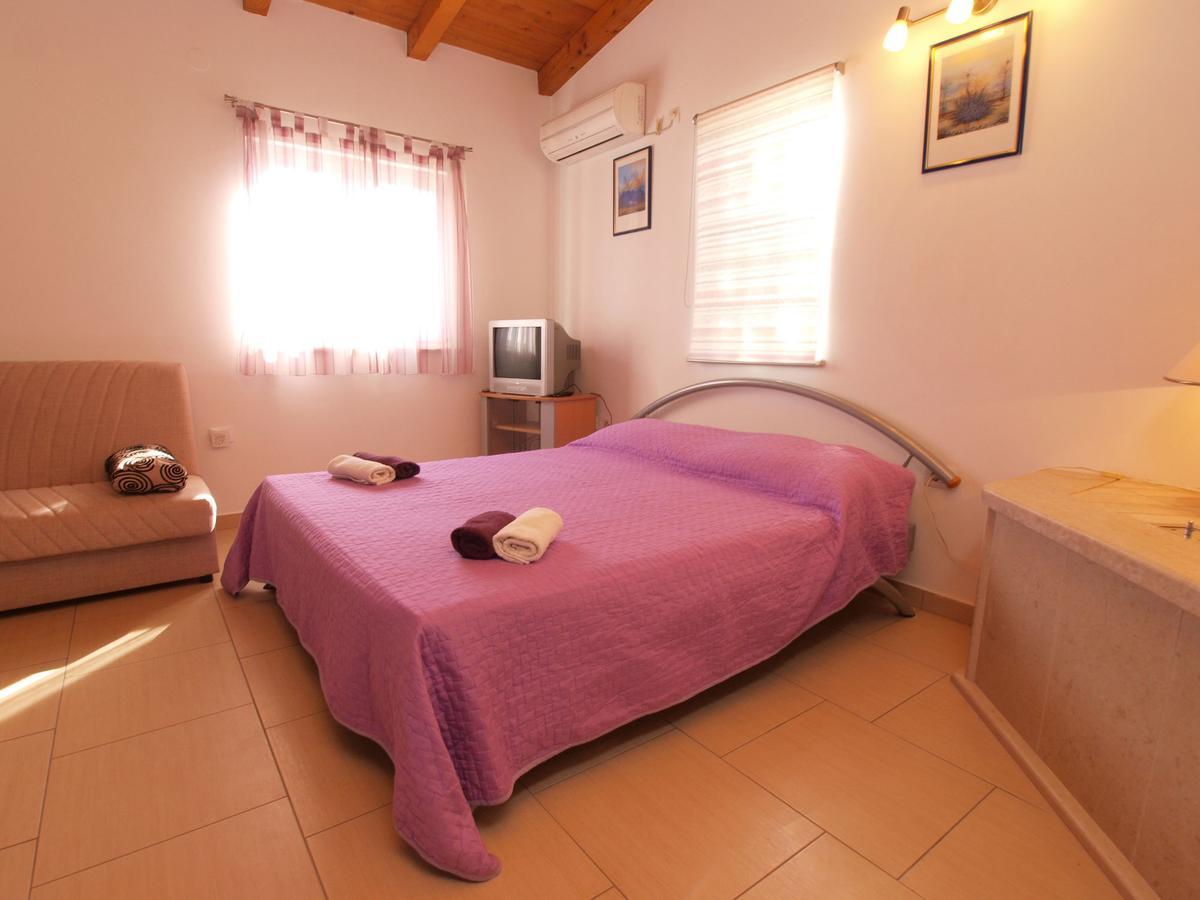 Apartments Iva 1534 พูลา ภายนอก รูปภาพ