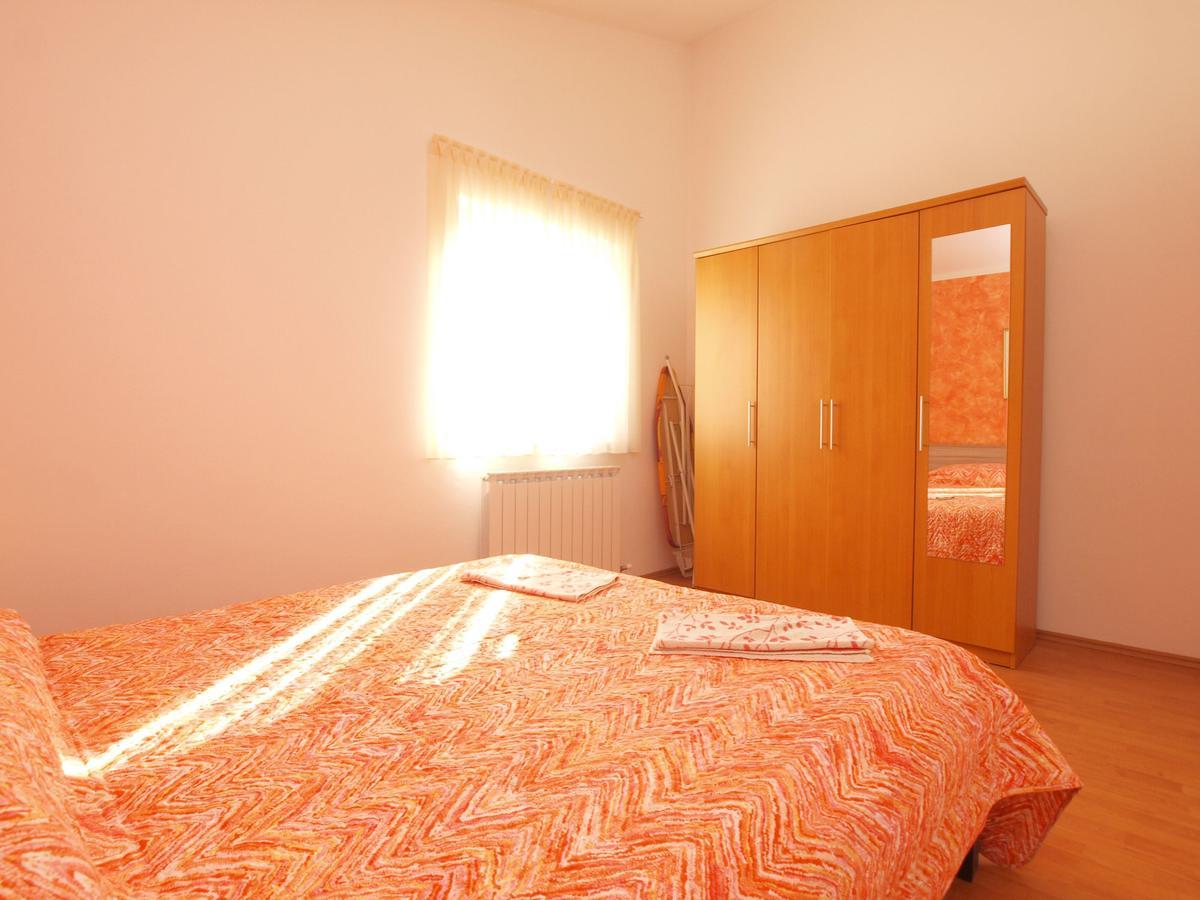 Apartments Iva 1534 พูลา ภายนอก รูปภาพ