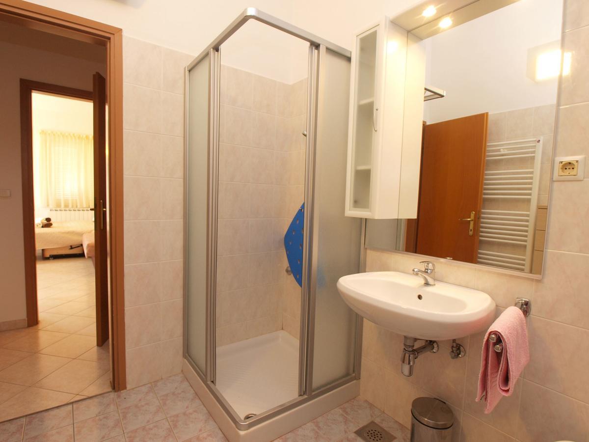 Apartments Iva 1534 พูลา ภายนอก รูปภาพ