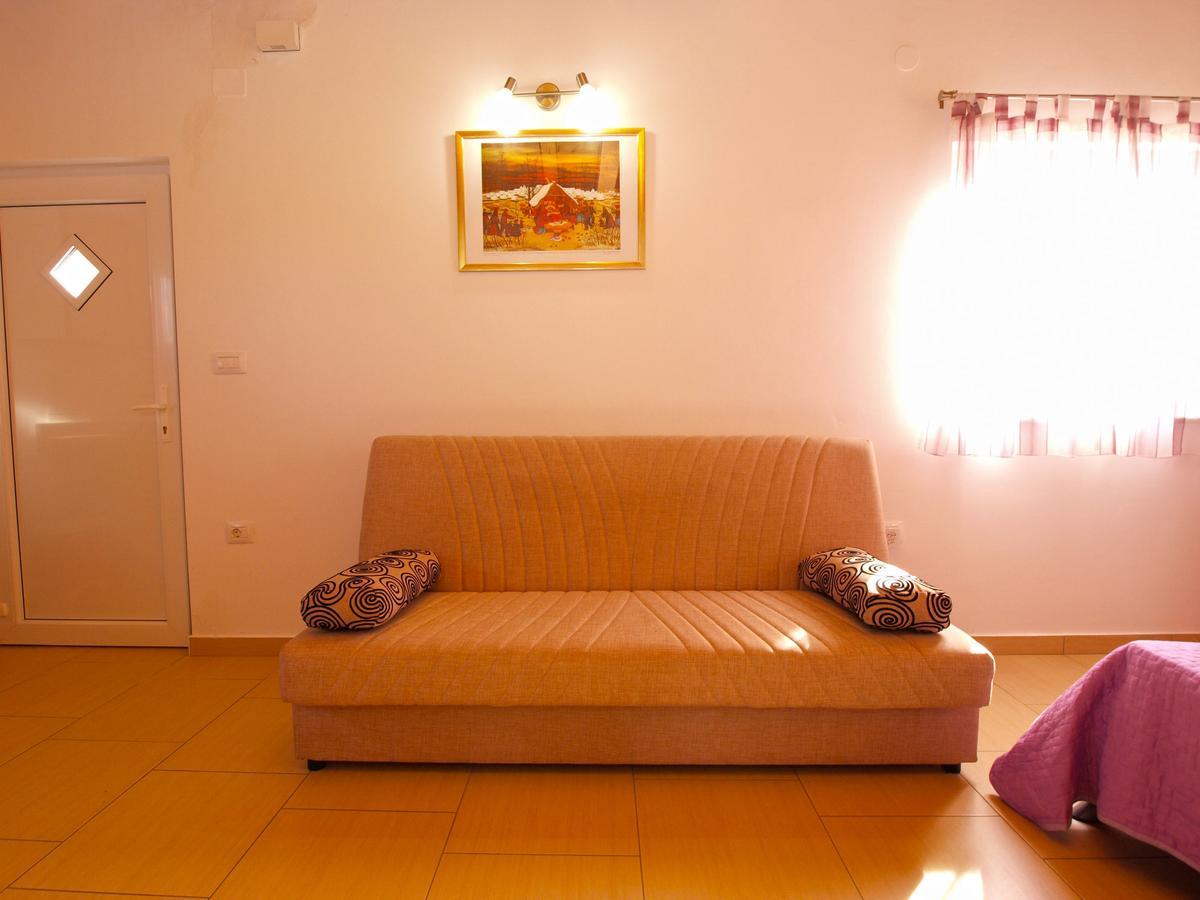 Apartments Iva 1534 พูลา ภายนอก รูปภาพ