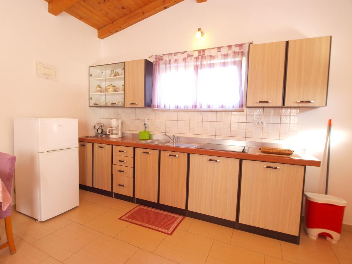 Apartments Iva 1534 พูลา ภายนอก รูปภาพ