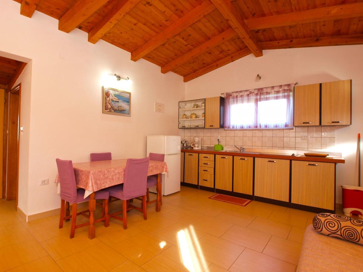 Apartments Iva 1534 พูลา ภายนอก รูปภาพ
