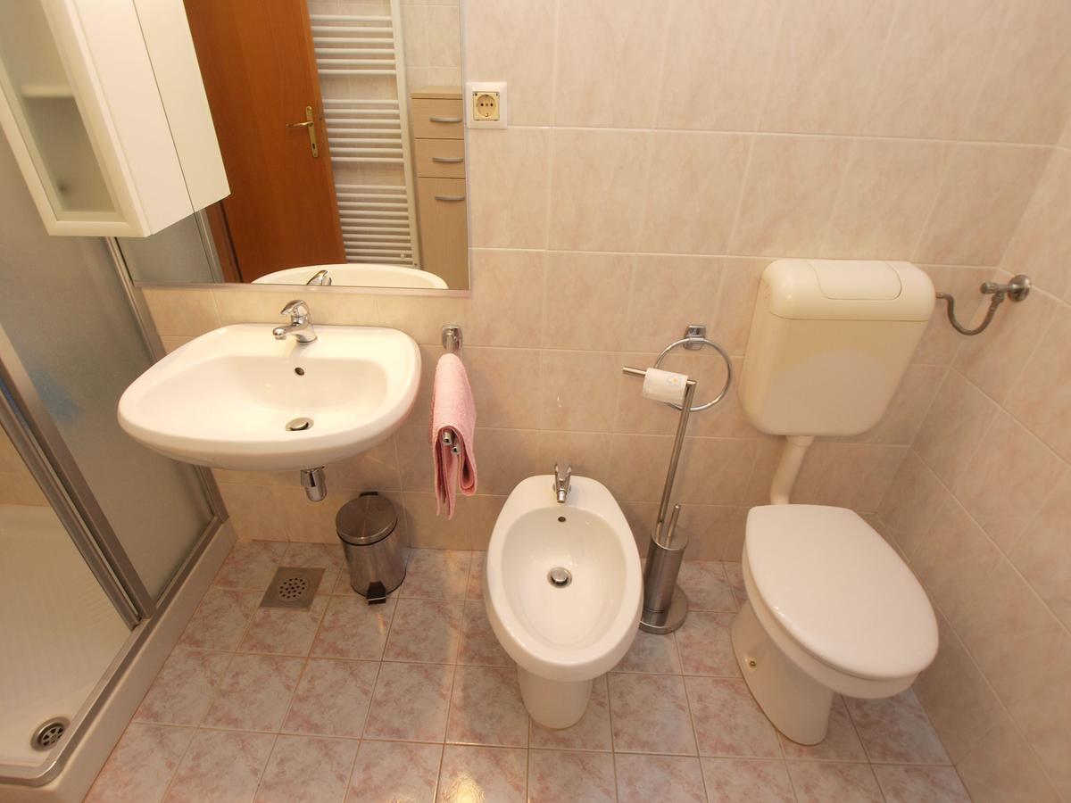 Apartments Iva 1534 พูลา ภายนอก รูปภาพ