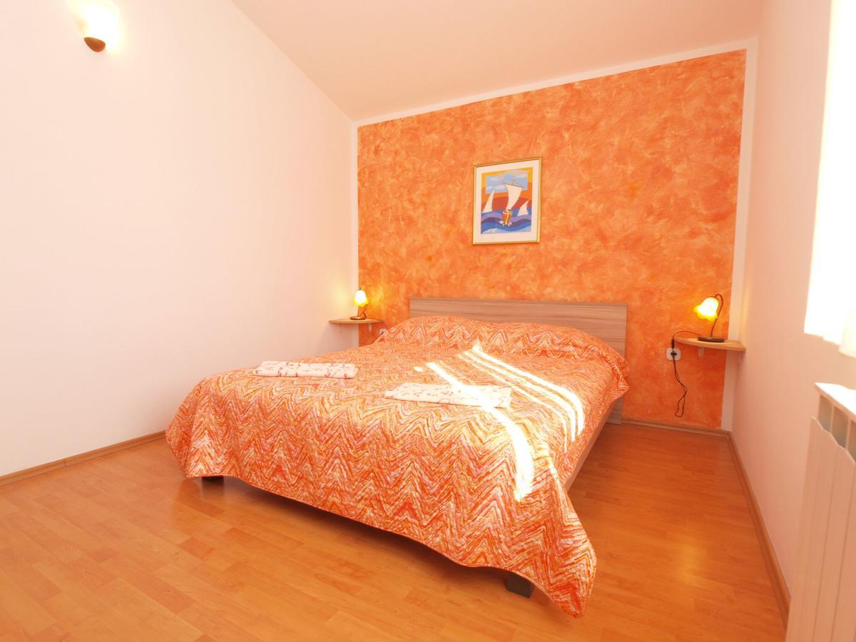 Apartments Iva 1534 พูลา ภายนอก รูปภาพ