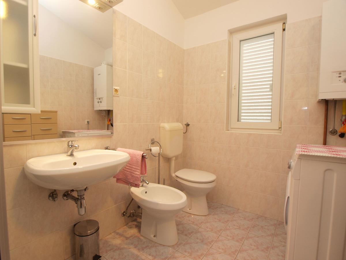 Apartments Iva 1534 พูลา ภายนอก รูปภาพ
